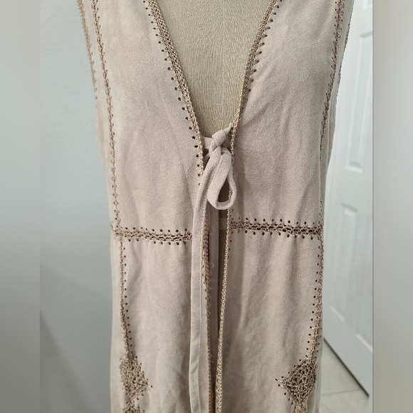 Vintage Faux Suede and Crochet Detailed Vest - Picture 6 of 6